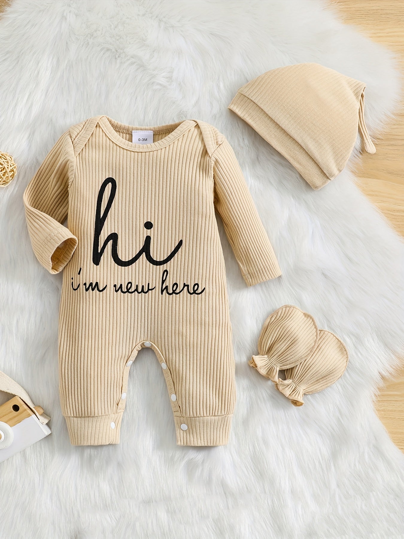 Cute Infant Outfit -  "Hi I'm New Here" Long Sleeve Romper & Hat & Gloves - 4 pcs set.